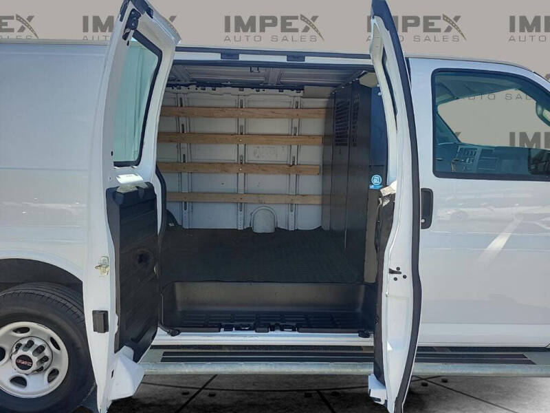 2023 GMC Savana 2500