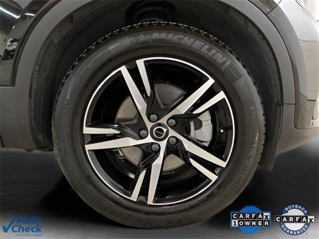 2025 Volvo XC40 B5 Core Bright Theme