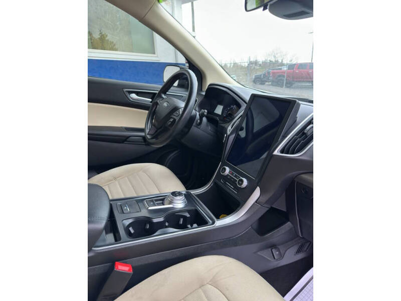 2022 Ford Edge SE