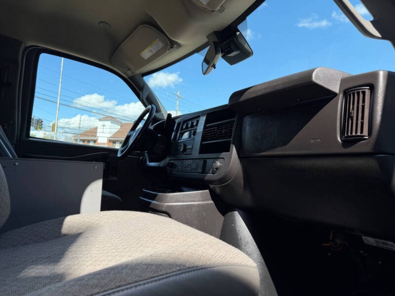2021 Chevrolet Express 2500