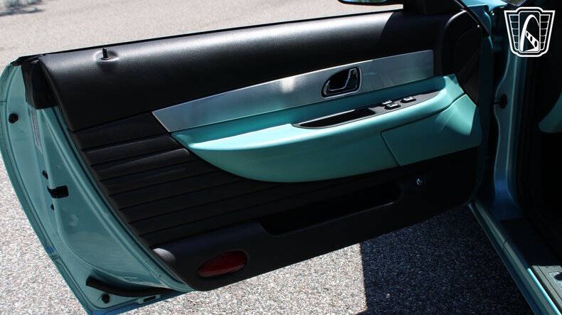 2002 Ford Thunderbird Deluxe