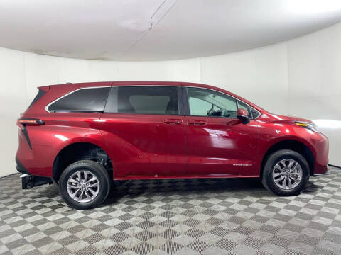 2023 Toyota Sienna LE 8-Passenger