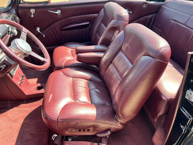 1947 Ford Super Deluxe
