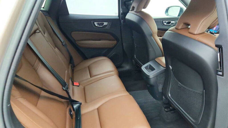 2023 Volvo XC60 B5 Plus Dark Theme
