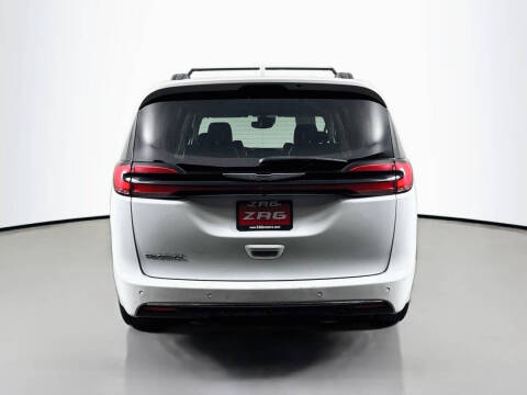 2022 Chrysler Pacifica Touring L