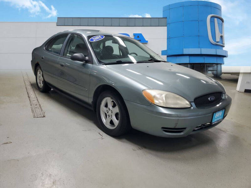 2005 Ford Taurus SE