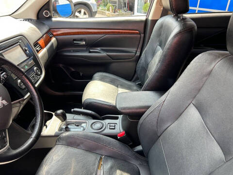 2015 Mitsubishi Outlander SE