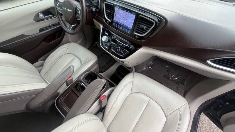 2017 Chrysler Pacifica Touring-L