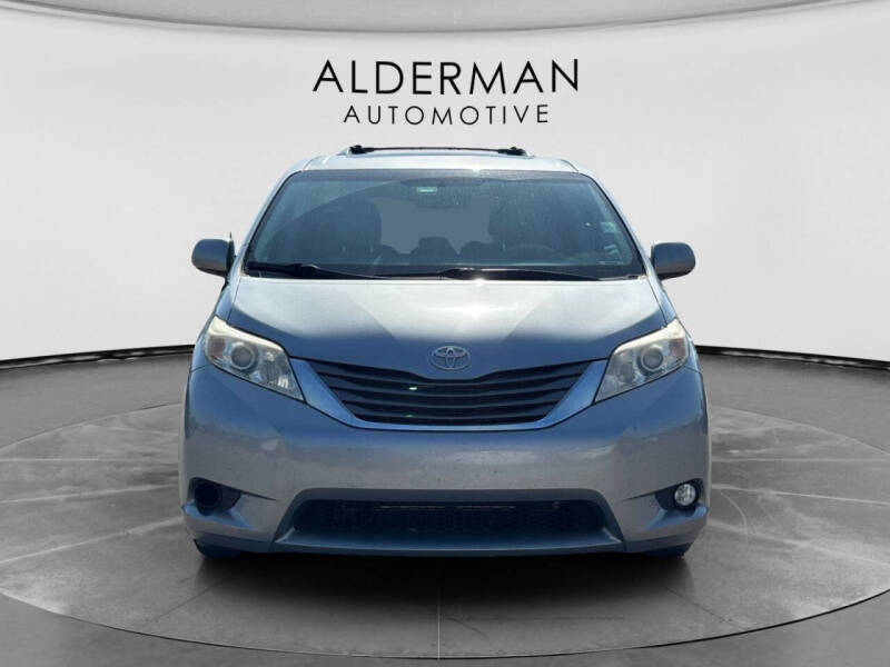 2014 Toyota Sienna XLE 8-Passenger