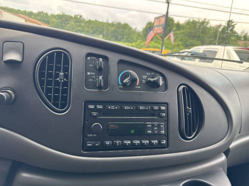 2006 Ford E-Series E-350 SD XLT