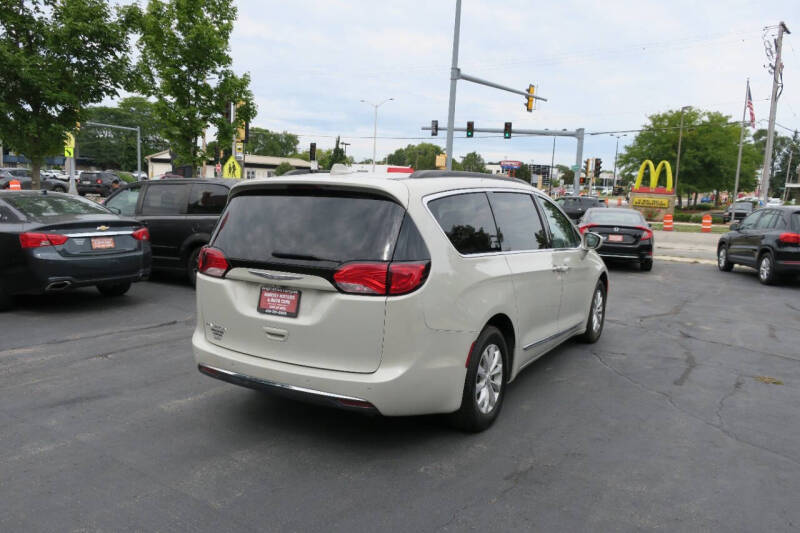 2017 Chrysler Pacifica Touring-L