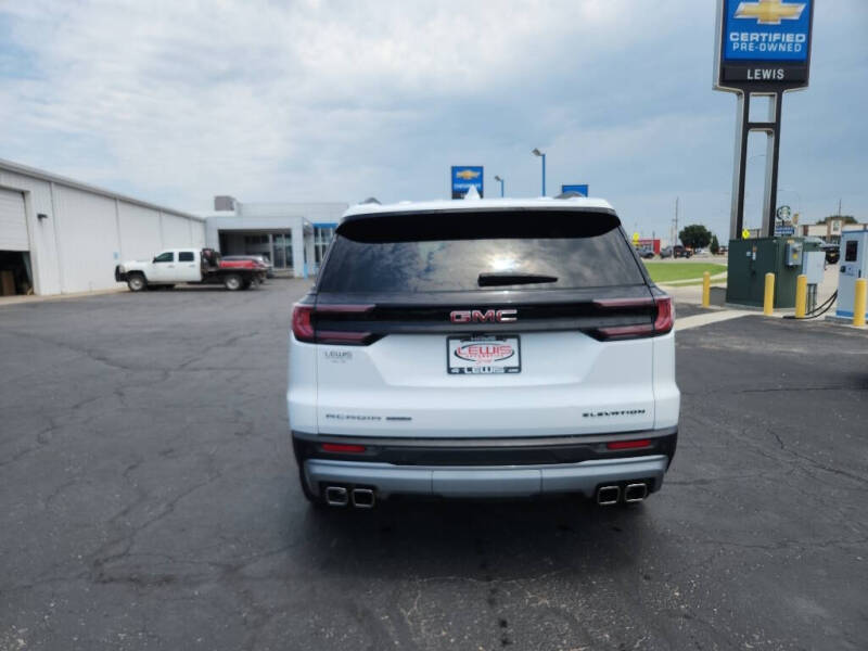 2024 GMC Acadia Elevation