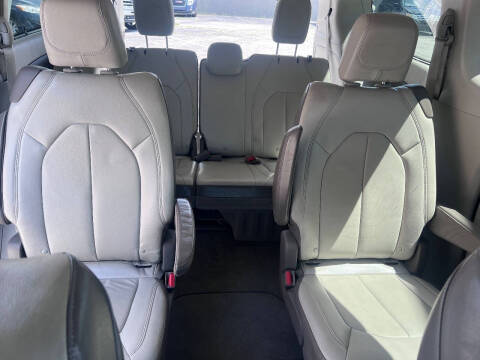 2017 Chrysler Pacifica Touring-L