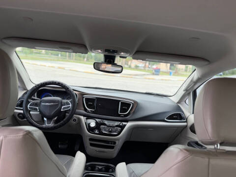 2017 Chrysler Pacifica Touring Plus