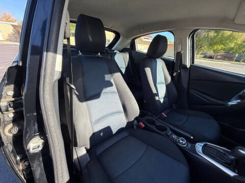 2020 Toyota Yaris Hatchback LE