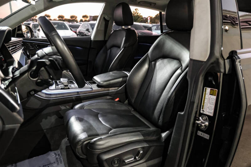 2020 Audi Q8 quattro Prestige 55 TFSI