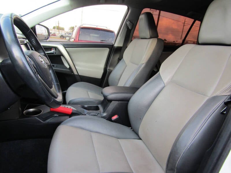 2015 Toyota RAV4 null photo 10