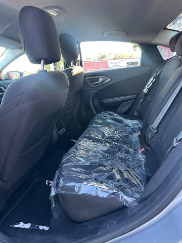 2015 Chrysler 200 LX