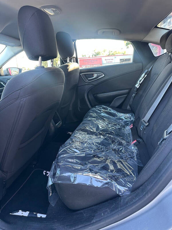 2015 Chrysler 200 LX