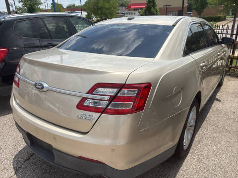 2017 Ford Taurus SEL