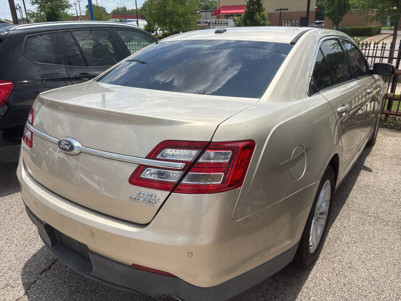 2017 Ford Taurus SEL