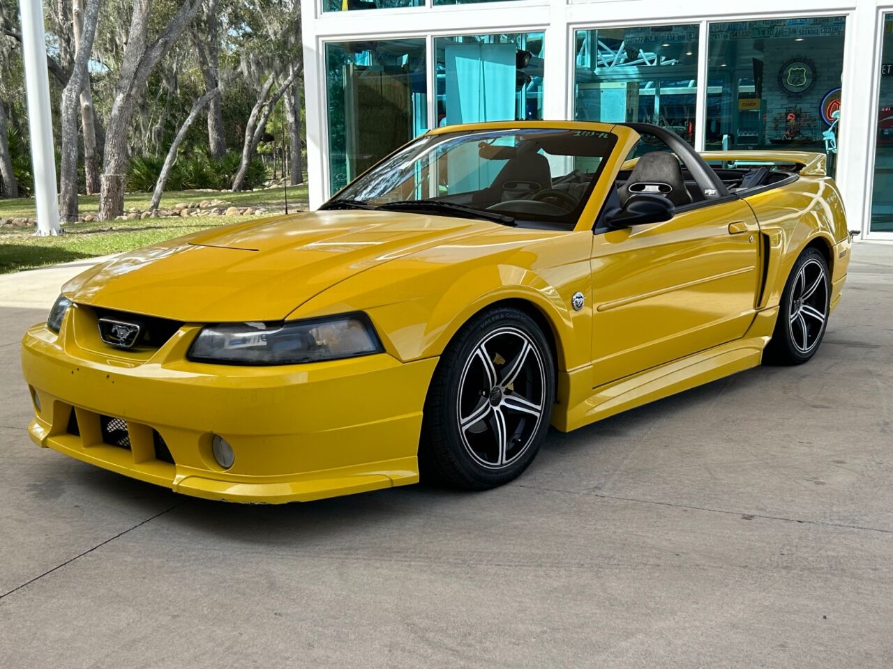 2004 Ford Mustang 9
