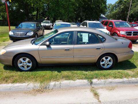 2002 Ford Taurus for sale at D & D Auto Sales in Topeka KS