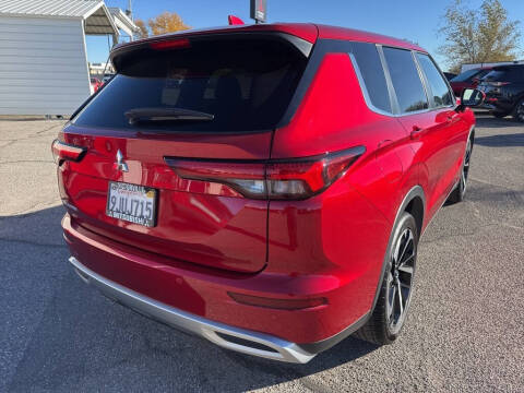 2023 Mitsubishi Outlander SE