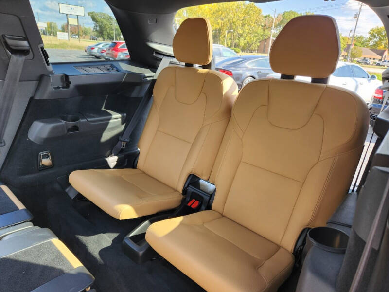 2019 Volvo XC90 T6 Momentum