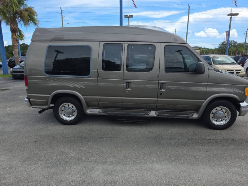 2003 Ford E-Series E-250 SD