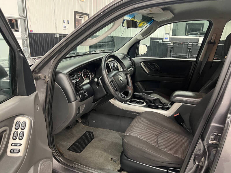 2005 Mazda Tribute s