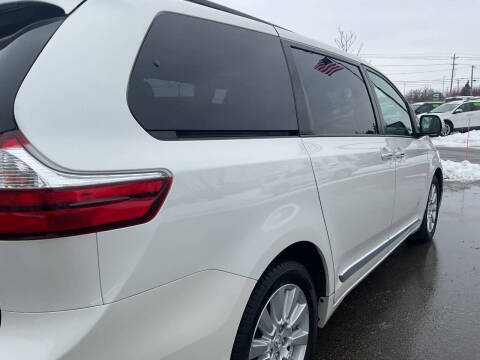 2017 Toyota Sienna Limited Premium 7-Passenger