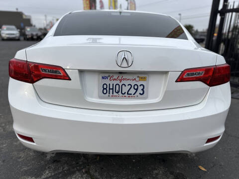 2013 Acura ILX 2.0L w/Premium