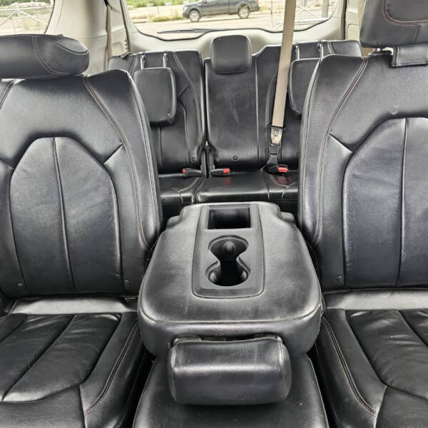 2017 Chrysler Pacifica Touring-L