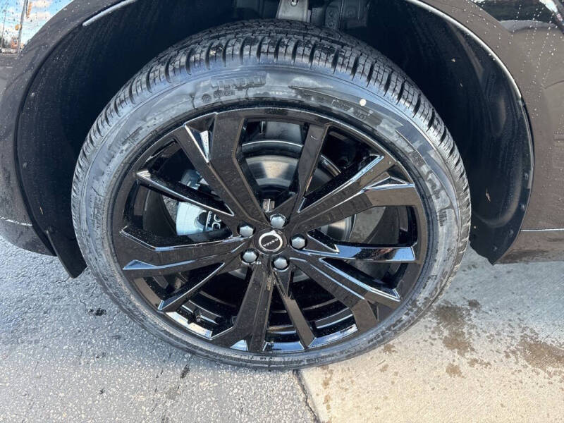 2026 Volvo XC60 B5 Ultra Black Edition