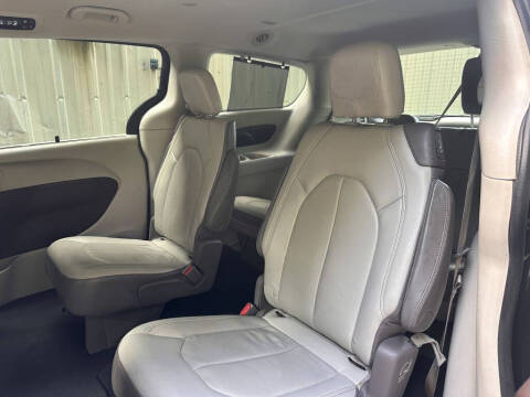 2017 Chrysler Pacifica Touring-L