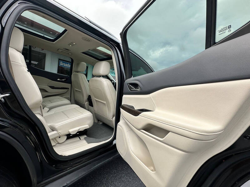 2020 GMC Acadia Denali