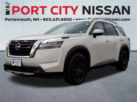 2022 Nissan Pathfinder SL