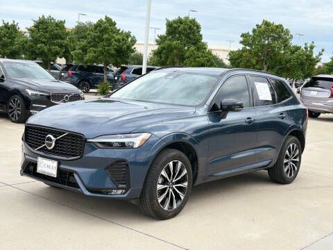 2025 Volvo XC60 B5 Core Dark Theme