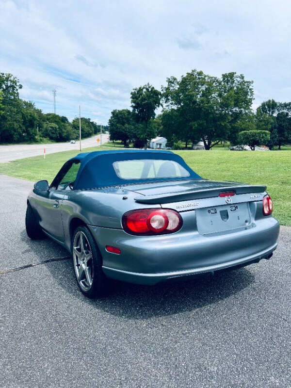 2004 Mazda Miata null photo 11