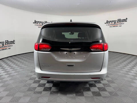 2024 Chrysler Voyager LX