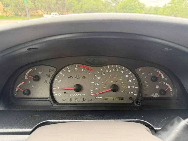 2004 Toyota Sequoia SR5