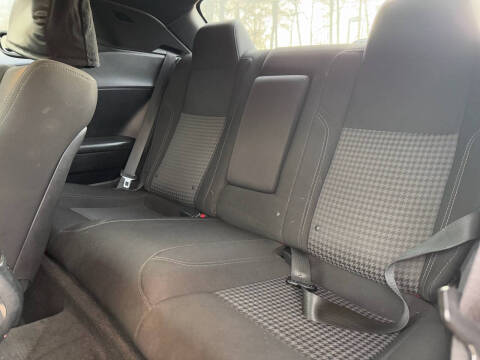 2016 Dodge Challenger SXT Plus