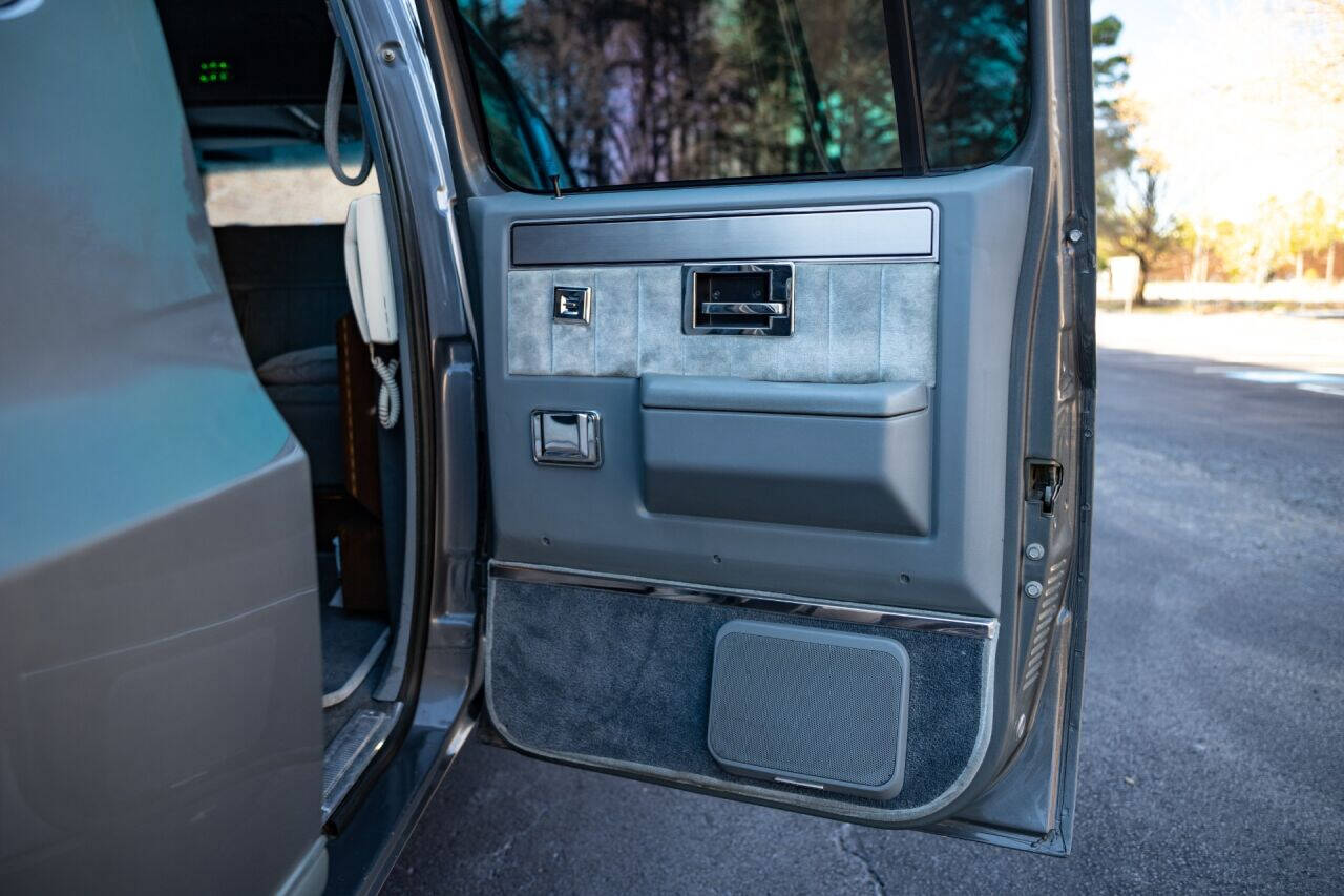 1988 Chevrolet Suburban 26