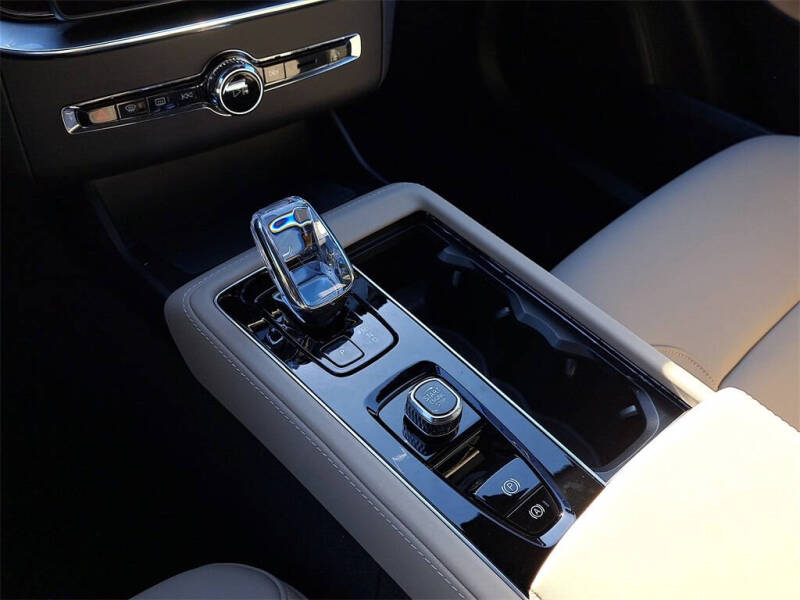 2026 Volvo XC90 B6 Core