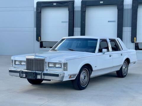 1985 Lincoln Town Car for sale at Clutch Motors in Lake Bluff IL