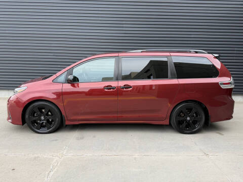 2020 Toyota Sienna SE 8-Passenger