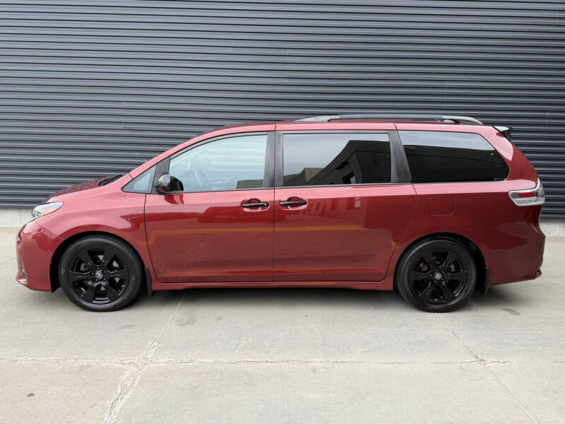 2020 Toyota Sienna SE 8-Passenger