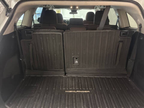 2022 Toyota Highlander LE