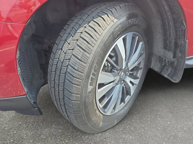 2017 Nissan Pathfinder SL